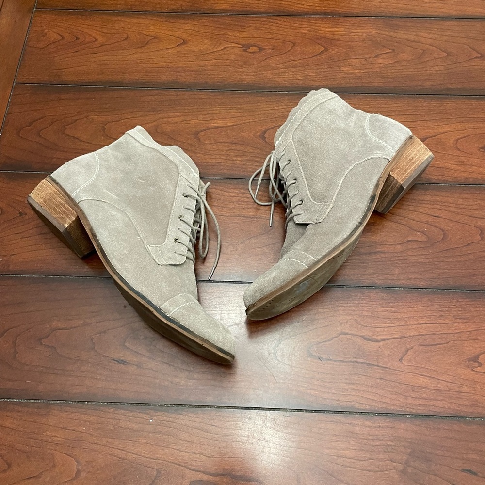 Dolce Vita Suede Lace‎ Up Boots